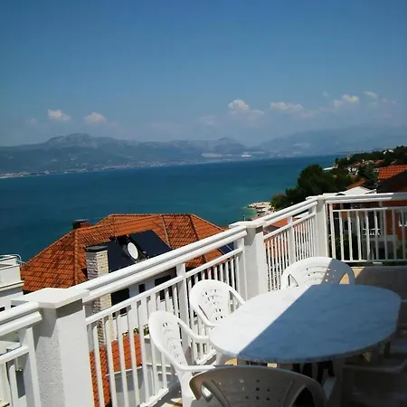 Im 2, Stock Mit Balkon Und Meerblick Trogir