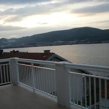 Im 2, Stock Mit Balkon Und Meerblick Apartment *