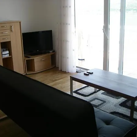 Im 2 Stock Mit Balkon Und Meerblick Apartment *