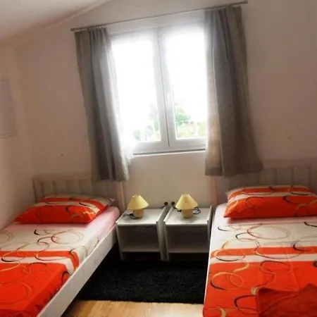 Apartment Im 2 Stock Mit Balkon Und Meerblick Trogir