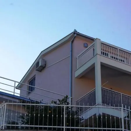 Im 2 Stock Mit Balkon Und Meerblick Apartment *